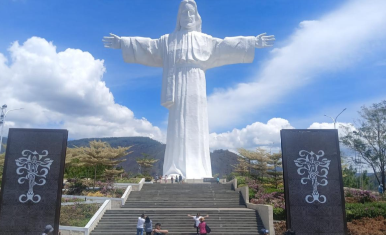 Patung Sibea-bea Tertinggi Di Dunia Kab.Samosir